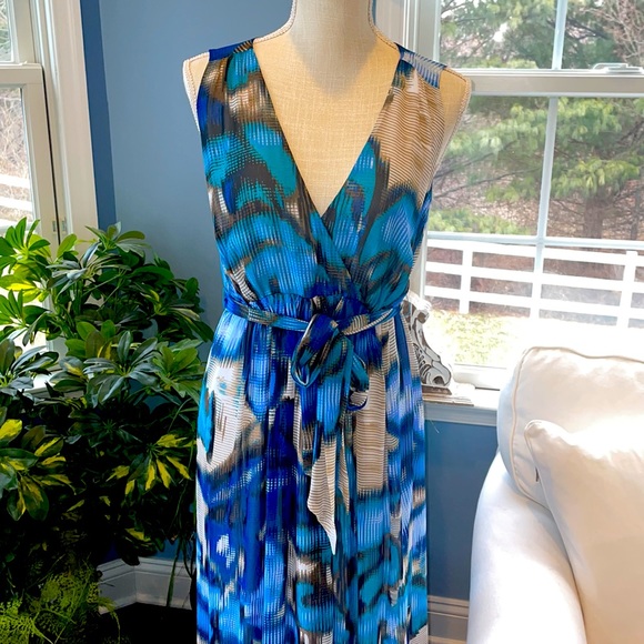 Apostrophe Blue and Cream Patterned Maxi Dress - Picture 2 of 10